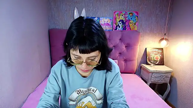 charlottemoonxz online show from July 19, 2026, 4:44 pm