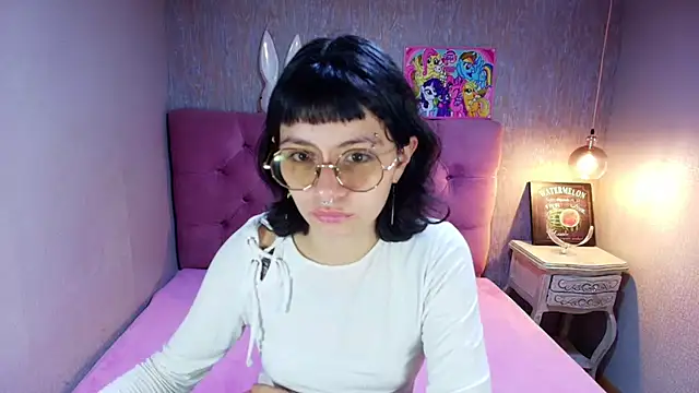charlottemoonxz online show from July 26, 2026, 5:20 pm
