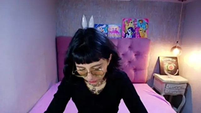 charlottemoonxz online show from July 28, 2026, 5:23 pm