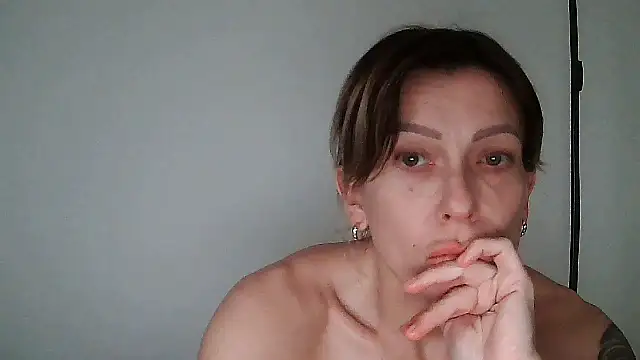 anechka1 online show from April 28, 2026, 11:54 pm