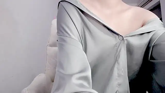 Snapshot of _OMO_ chatting on December 8, 2024, 5:55 pm OMO online show from December 8, 2024, 5:55 pm