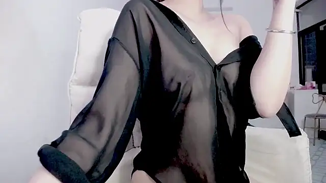 Snapshot of _OMO_ chatting on December 11, 2024, 5:37 pm OMO online show from December 11, 2024, 5:37 pm