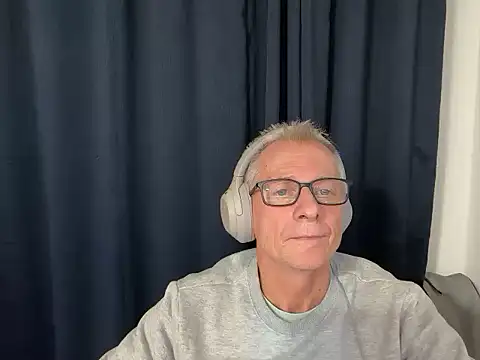 Snapshot of Alexwawapl chatting on December 21, 2025, 8:16 pm Alexwawapl online show from December 21, 2025, 8:16 pm