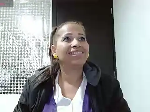 Snapshot of CaroMasha chatting on January 22, 2025, 7:34 pm CaroMasha online show from January 22, 2025, 7:34 pm