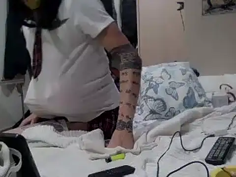 Snapshot of Kamaleonix chatting on December 22, 2024, 1:34 am Kamaleonix online show from December 22, 2024, 1:34 am