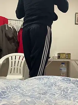 Snapshot of Kamaleonix chatting on February 6, 2025, 12:11 am Kamaleonix online show from February 6, 2025, 12:11 am