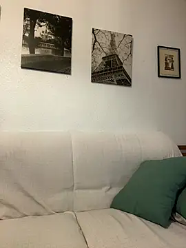 Snapshot of Kamaleonix chatting on March 2, 2025, 1:36 am Kamaleonix online show from March 2, 2025, 1:36 am