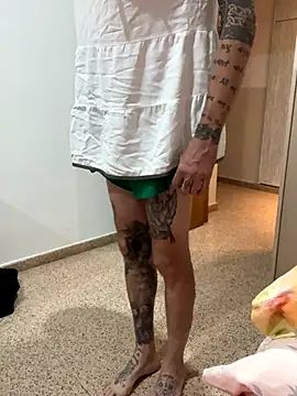 Snapshot of Kamaleonix chatting on September 13, 2025, 7:13 pm Kamaleonix online show from September 13, 2025, 7:13 pm