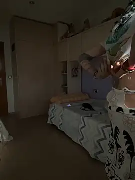 Snapshot of Kamaleonix chatting on October 25, 2025, 2:46 pm Kamaleonix online show from October 25, 2025, 2:46 pm