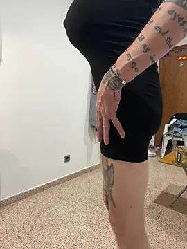 Snapshot of Kamaleonix chatting on February 12, 2026, 10:27 pm Kamaleonix online show from February 12, 2026, 10:27 pm