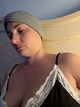 Snapshot of MilfyMrsRobinson chatting on May 26, 2026, 10:17 pm MilfyMrsRobinson online show from May 26, 2026, 10:17 pm