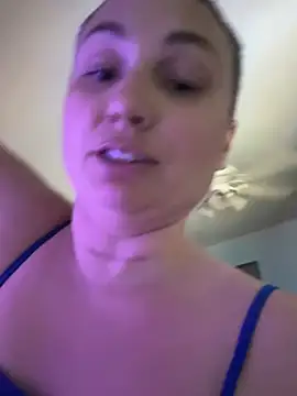 Snapshot of MilfyMrsRobinson chatting on July 18, 2026, 8:45 pm MilfyMrsRobinson online show from July 18, 2026, 8:45 pm