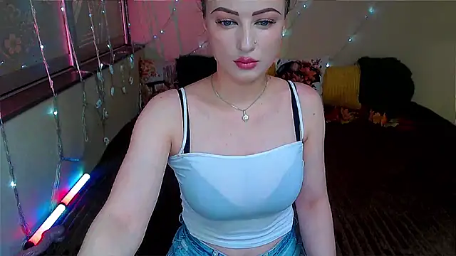 Snapshot of LizaSenri chatting on October 13, 2025, 6:35 am LizaSenri online show from October 13, 2025, 6:35 am