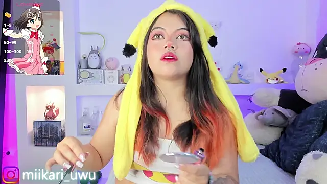 Snapshot of Ahri_Elderwood chatting on February 11, 2025, 4:33 am Ahri Elderwood online show from February 11, 2025, 4:33 am