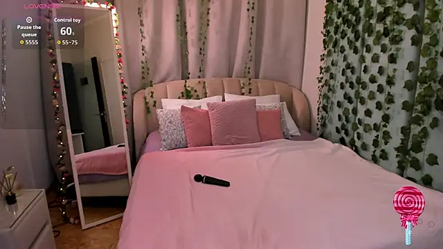 Love is Lola online show from October 21, 2025, 12:11 am