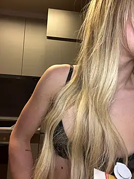 ChiaraVixen online show from February 7, 2025, 7:06 pm