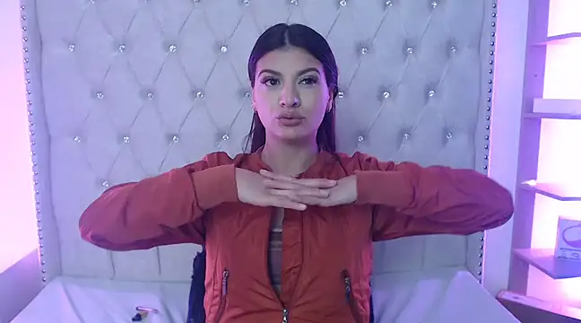 Abril Squirt online show from March 15, 2025, 9:52 am