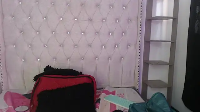 Abril Squirt online show from November 16, 2025, 4:45 pm