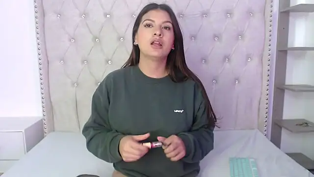 Abril Squirt online show from December 4, 2025, 8:39 pm