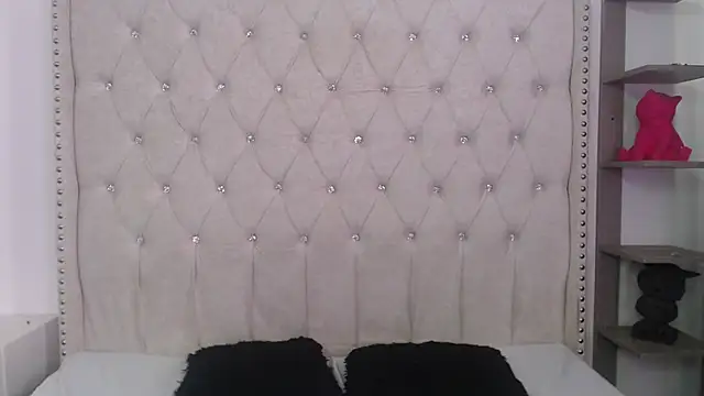 Abril Squirt online show from February 25, 2026, 8:40 pm