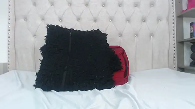 Abril Squirt online show from March 4, 2026, 9:43 pm