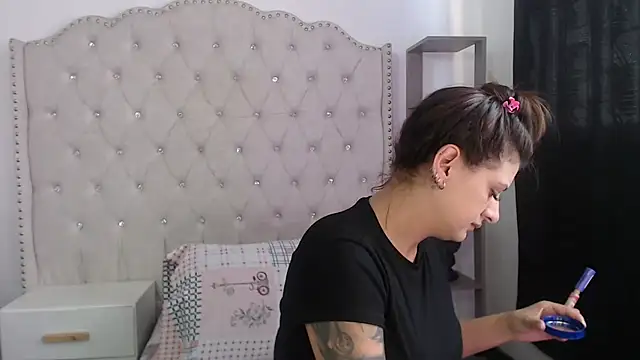 Abril Squirt online show from March 15, 2026, 6:36 pm