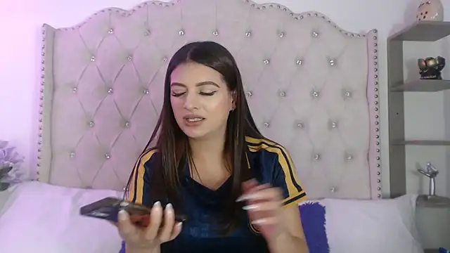 Abril Squirt online show from June 17, 2026, 10:43 pm