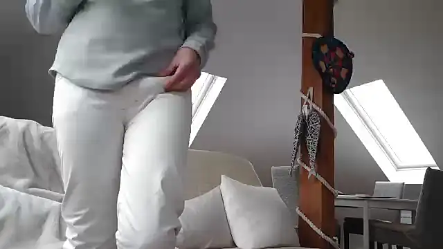 maxmueller321 online show from December 4, 2024, 9:40 am