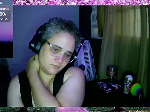 lolalicious 758 online show from September 19, 2025, 11:33 am