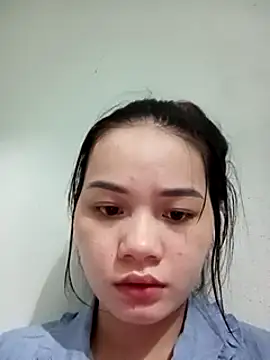 Ngoc-Trinh online show from December 8, 2024, 2:09 pm