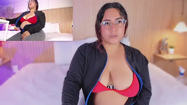 MelissaKarterrs online show from May 5, 2026, 11:51 am