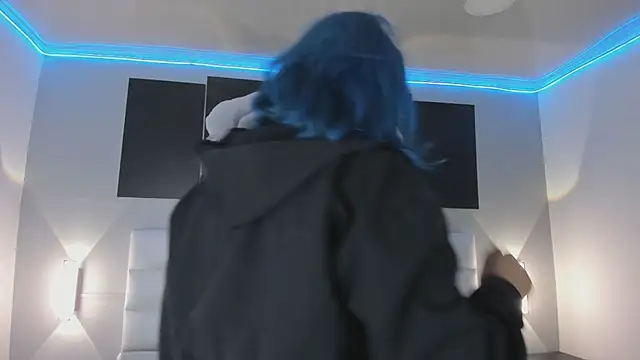 sofi bakerr online show from December 15, 2025, 11:36 am