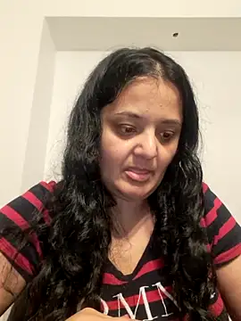 Snapshot of sarahhh1987 chatting on January 5, 2026, 6:11 pm sarahhh1987 online show from January 5, 2026, 6:11 pm