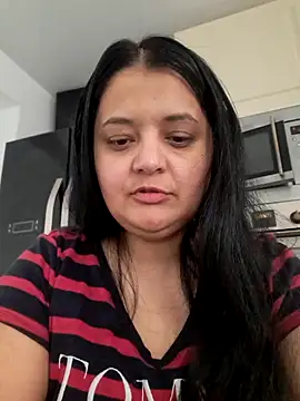 Snapshot of sarahhh1987 chatting on February 2, 2026, 7:29 am sarahhh1987 online show from February 2, 2026, 7:29 am