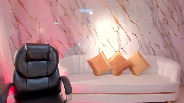 HannaConnor  online show from February 18, 2025, 10:25 pm