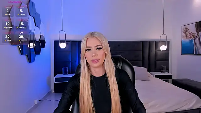 Snapshot of HannaConnor_ chatting on May 4, 2026, 8:38 pm HannaConnor online show from May 4, 2026, 8:38 pm