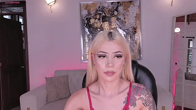 Snapshot of HannaConnor_ chatting on May 20, 2026, 8:37 pm HannaConnor online show from May 20, 2026, 8:37 pm