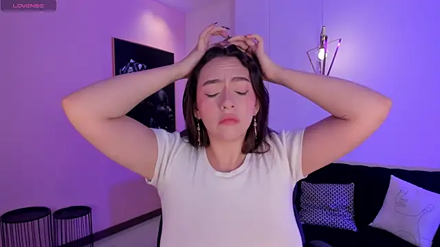 Snapshot of BellaRose_X chatting on December 18, 2024, 3:37 am BellaRose X online show from December 18, 2024, 3:37 am