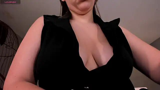 Snapshot of BellaRose_X chatting on September 27, 2025, 4:28 am BellaRose X online show from September 27, 2025, 4:28 am