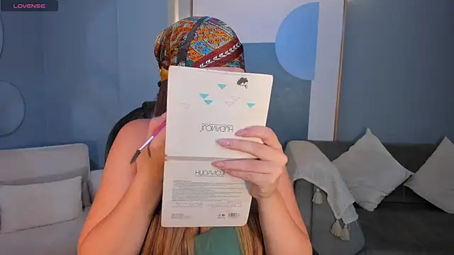 Snapshot of BellaRose_X chatting on October 11, 2025, 3:39 am BellaRose X online show from October 11, 2025, 3:39 am