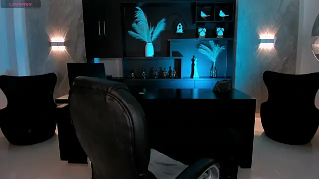 ViolettHansson online show from October 3, 2025, 6:27 pm