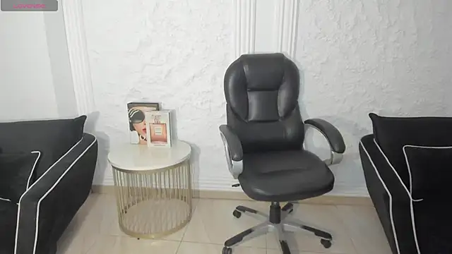 ViolettHansson online show from March 8, 2026, 9:13 am