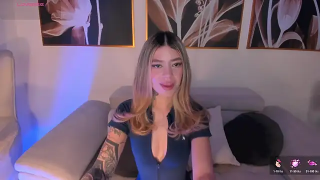 Snapshot of ViolettHansson chatting on July 9, 2026, 9:46 am ViolettHansson online show from July 9, 2026, 9:46 am