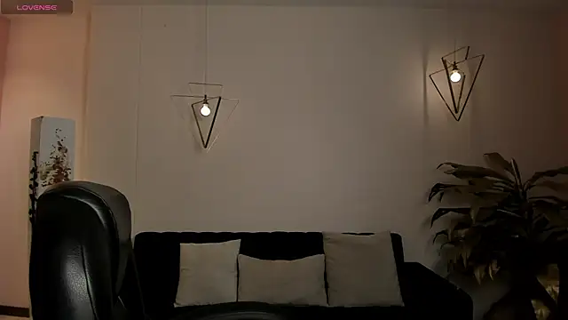 Snapshot of AliceHarper_ chatting on May 13, 2026, 10:17 pm AliceHarper online show from May 13, 2026, 10:17 pm