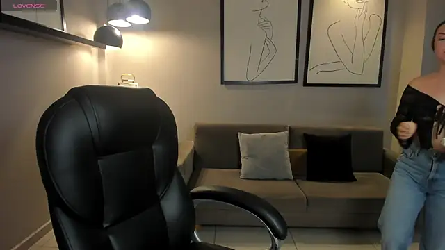 Snapshot of AliceHarper_ chatting on May 31, 2026, 3:52 pm AliceHarper online show from May 31, 2026, 3:52 pm