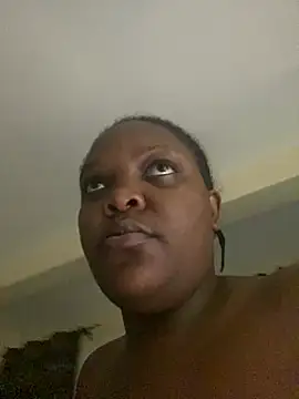 Snapshot of zonroe_the_big chatting on July 13, 2026, 4:59 am zonroe the big online show from July 13, 2026, 4:59 am