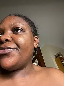 Snapshot of zonroe_the_big chatting on July 20, 2026, 8:17 am zonroe the big online show from July 20, 2026, 8:17 am