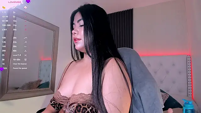 aliscollins  online show from June 9, 2026, 2:12 am
