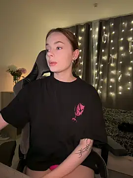 Snapshot of _MayShy_ chatting on December 17, 2024, 8:10 pm MayShy online show from December 17, 2024, 8:10 pm