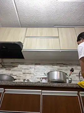 Snapshot of Salome_golvert chatting on March 18, 2025, 9:43 pm Salome golvert online show from March 18, 2025, 9:43 pm